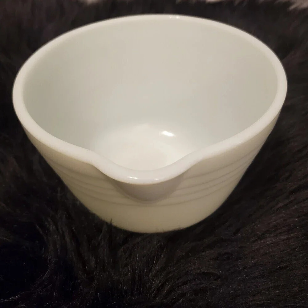 Vintage White Milk Glass Banded Mixing Bowl with Spout Unmarked